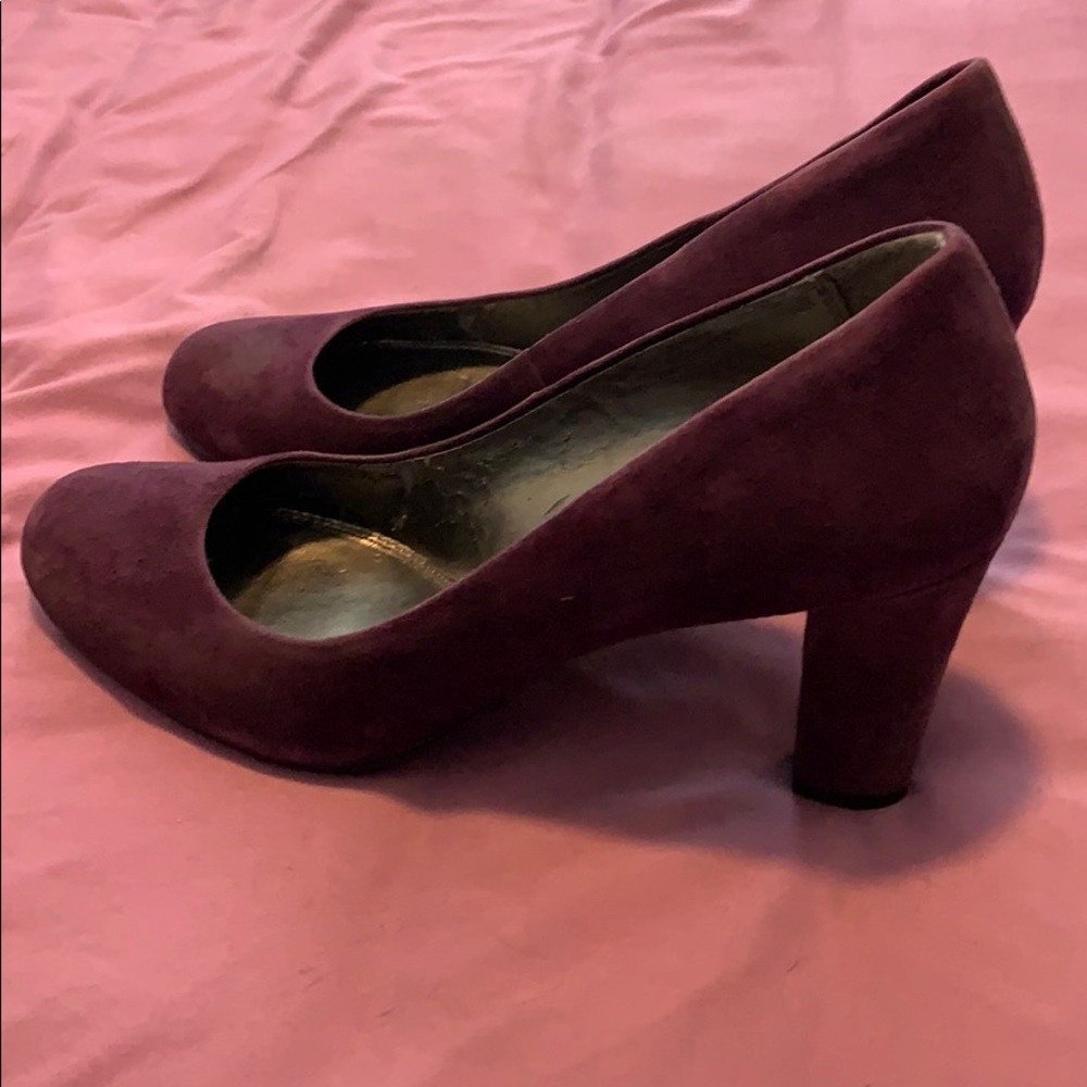 Purple pumps